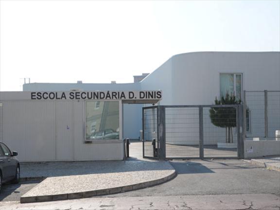 Place Escola D. Dinis