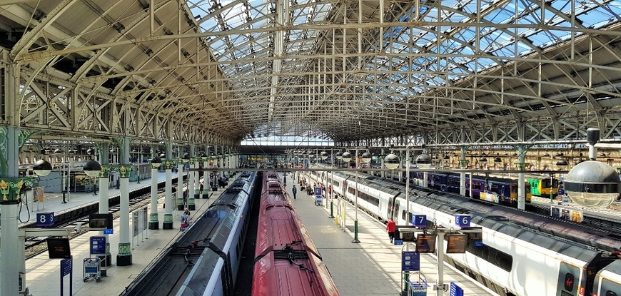 Place Piccadilly Station