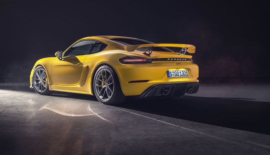 Social Porsche 718 Cayman GT4