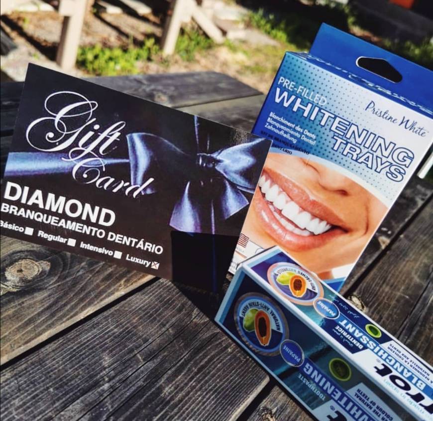 Place PRISTINE WHITENING Trays & DENTAL POWNDER

