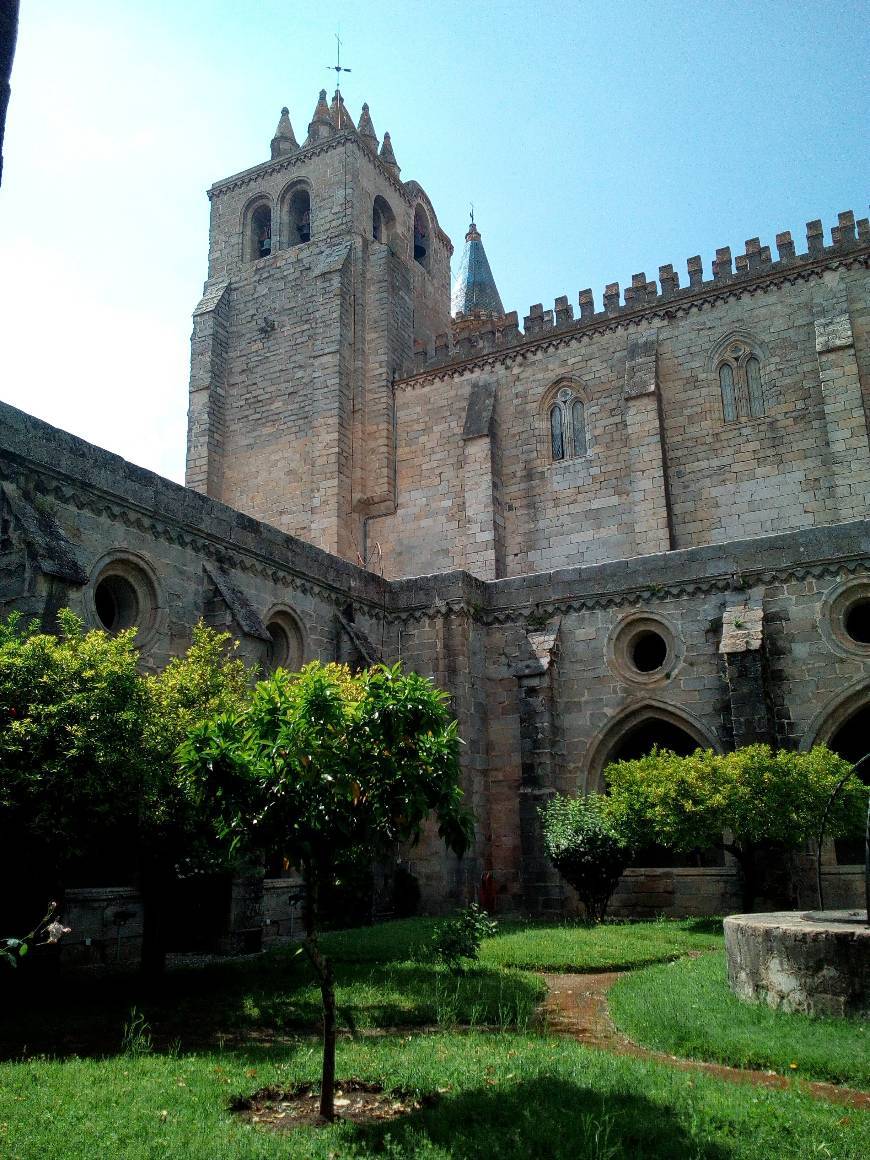 Place Évora