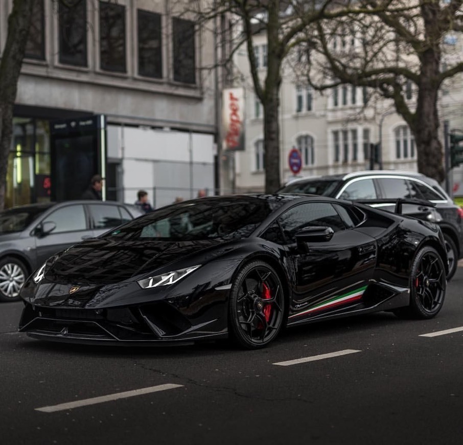 Social Lamborghini Huracan Performante