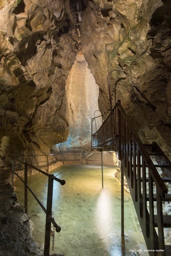 Place Grotte aux Fées