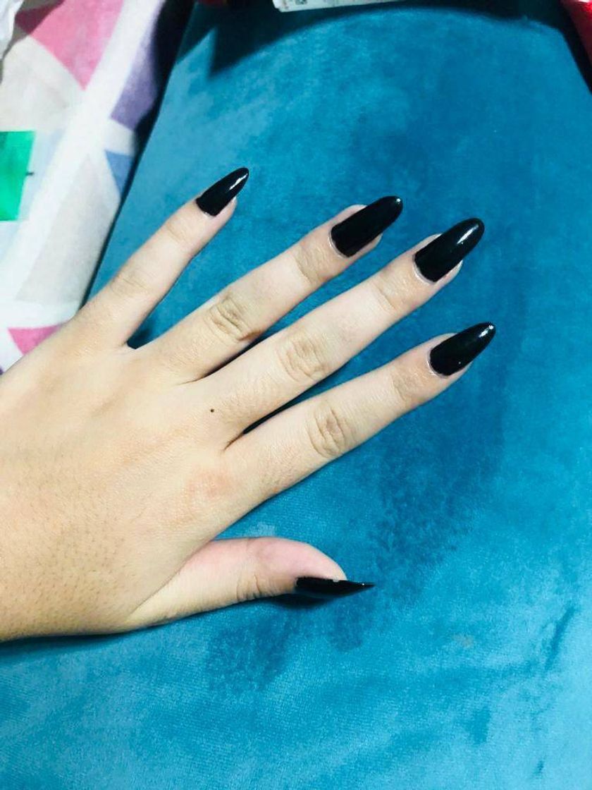 Social black almond nails inspo
