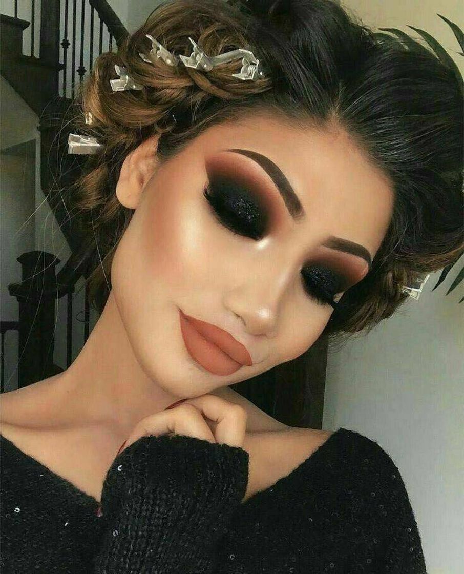 Fashion black smokey eye