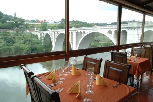 Restaurante Ponte de Pedra - Entre os Rios