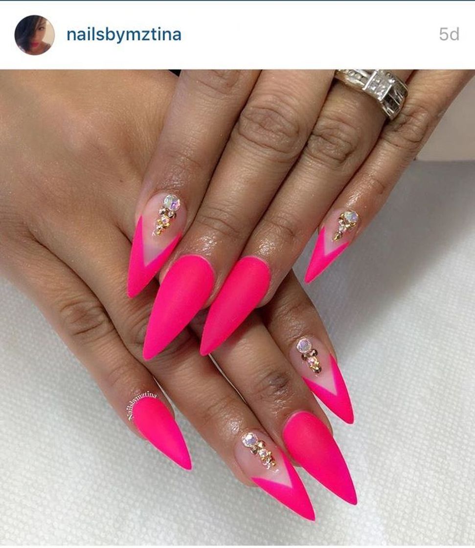 Moda Unhas stileto neon rosa 