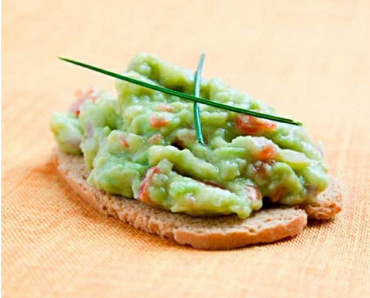 Fashion Tosta de guacamole com salmão fumado 