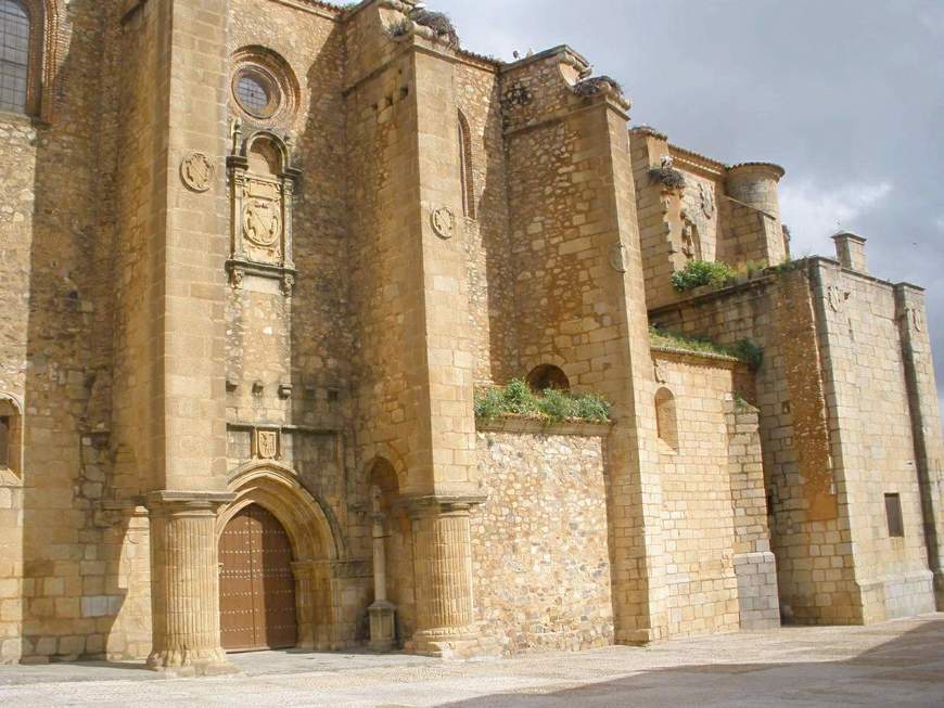 Places Iglesia de Santiago