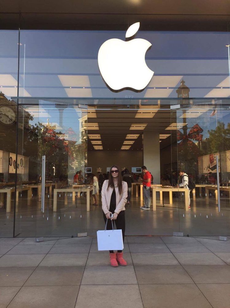 Places Apple The Americana at Brand