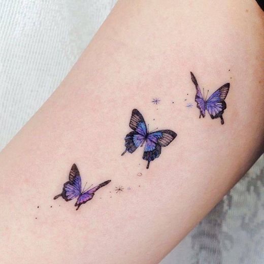 Tatuagem borboleta roxas