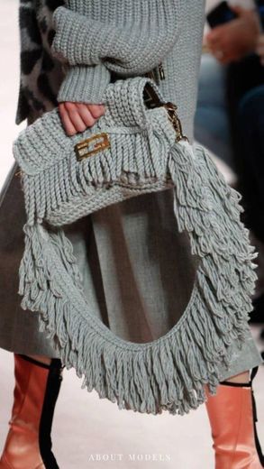 Bolso de lana gris con flecos - BAGUETTE