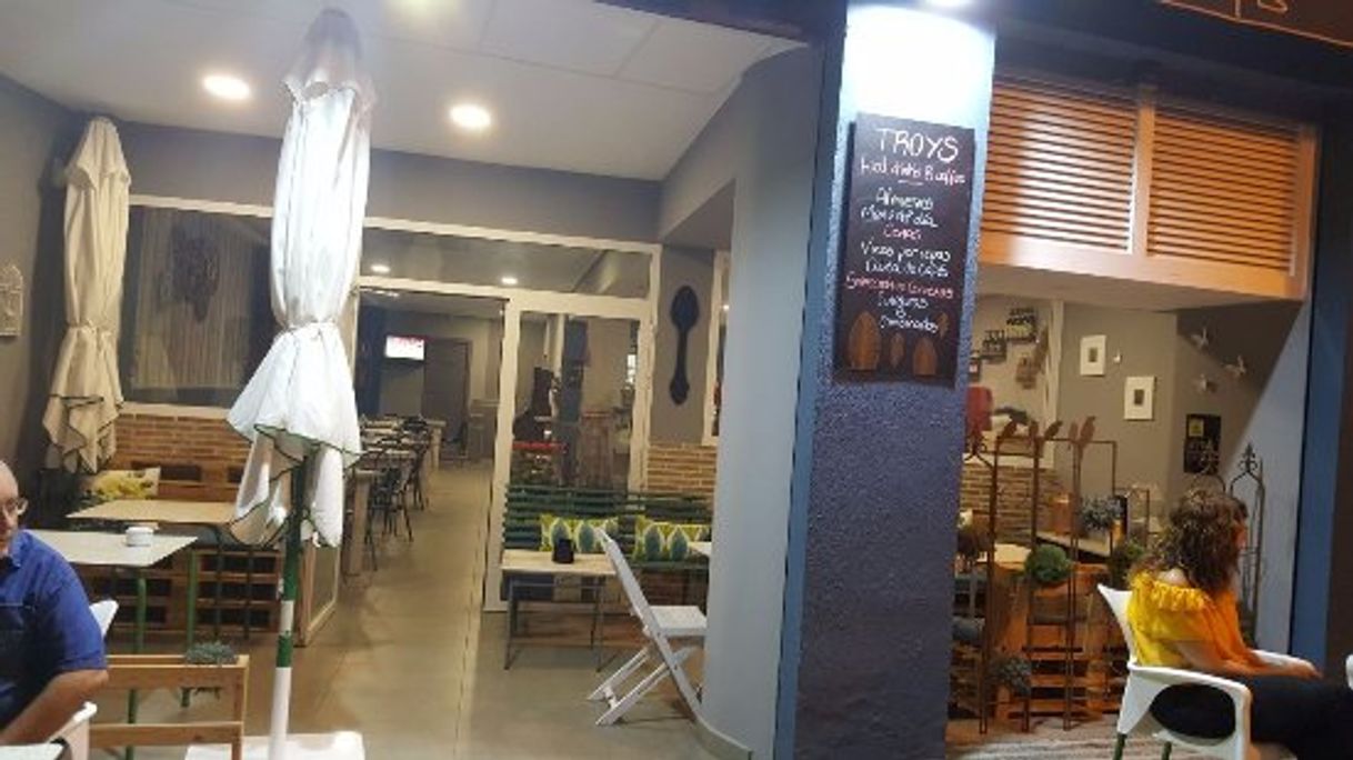 Restaurantes TROYS Food, drinks & coffee