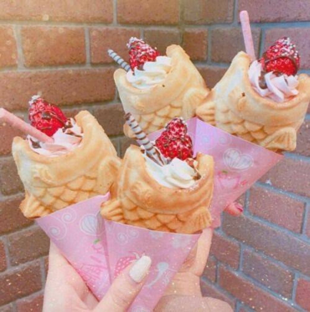 Fashion ice cream + strawberry 