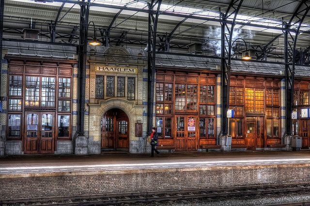Place Haarlem Station