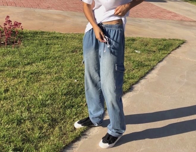 calça jeans clara cargo