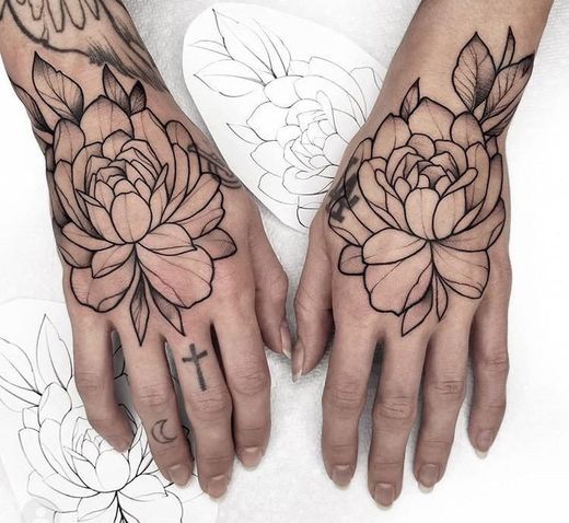 Tatto Rosa nas Mãos