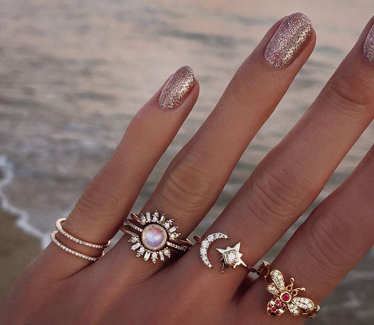 Social 14kt Gold Round Moonstone Baguette Diamond Set
