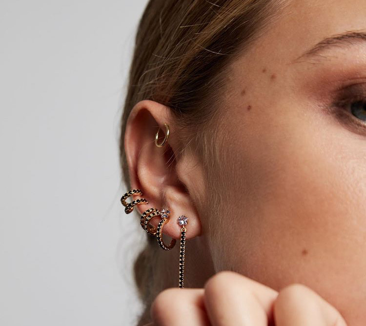 Social Black Earrings