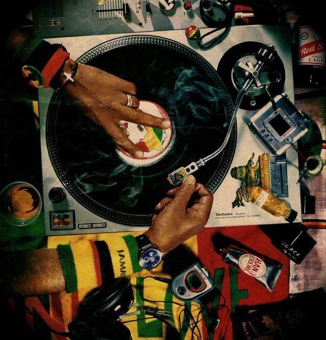 Social Dancehall inna thi area 