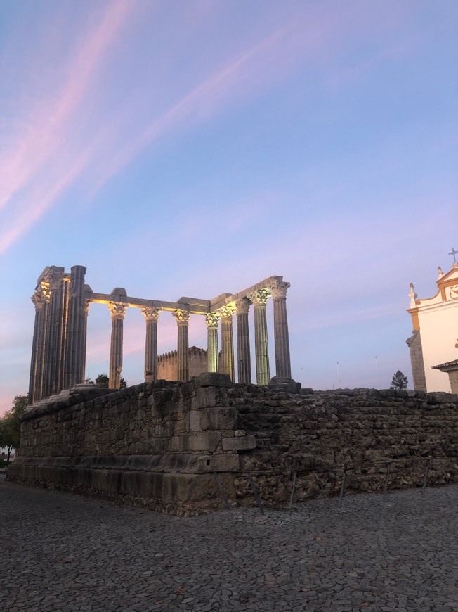 Place Templo romano de Évora