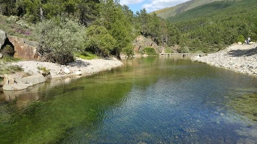 Praia fluvial da barragem de Verdelhos