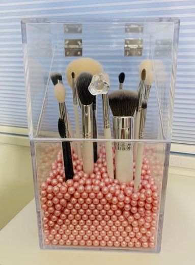 Makeup brushes organizer