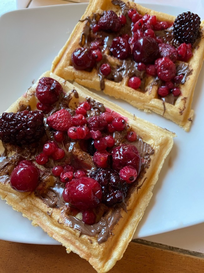 Productos Waffle com Nutella e frutos vermelhos 