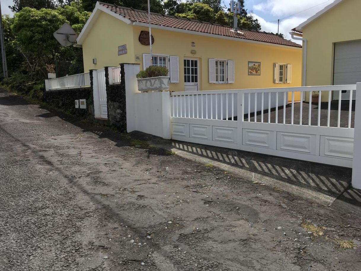 Social Adelaide House, Praia do Norte - Portugal