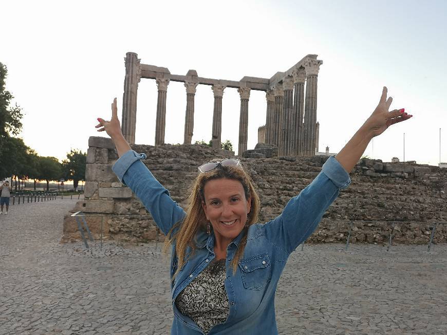 Place Templo romano de Évora