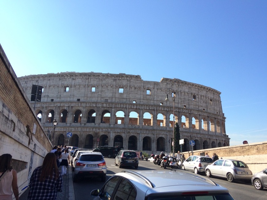 Lugar Coliseo de Roma