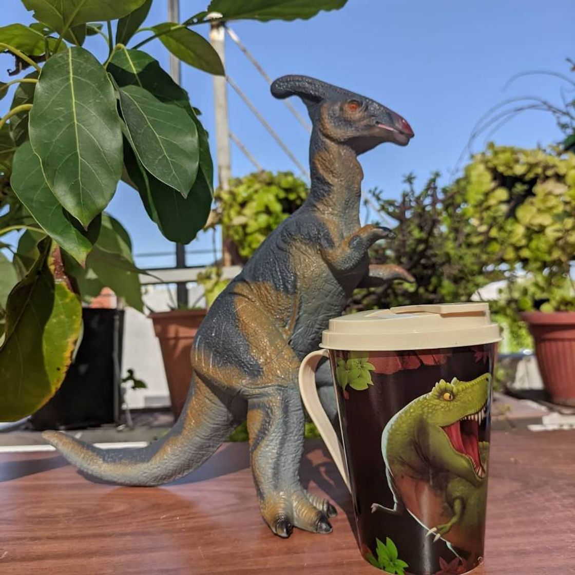 Moda Dinosaurolophus de goma + un vaso  