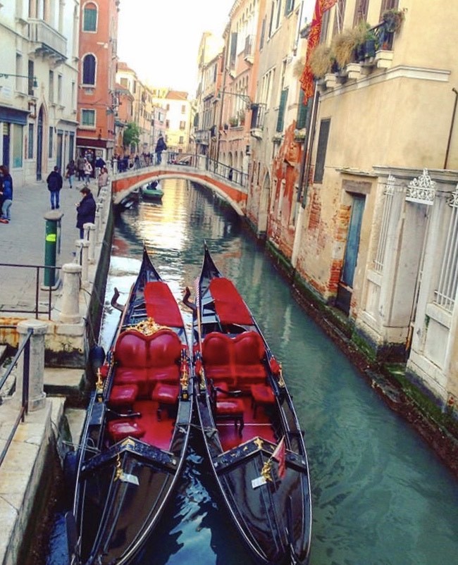 Place Gondola Rides