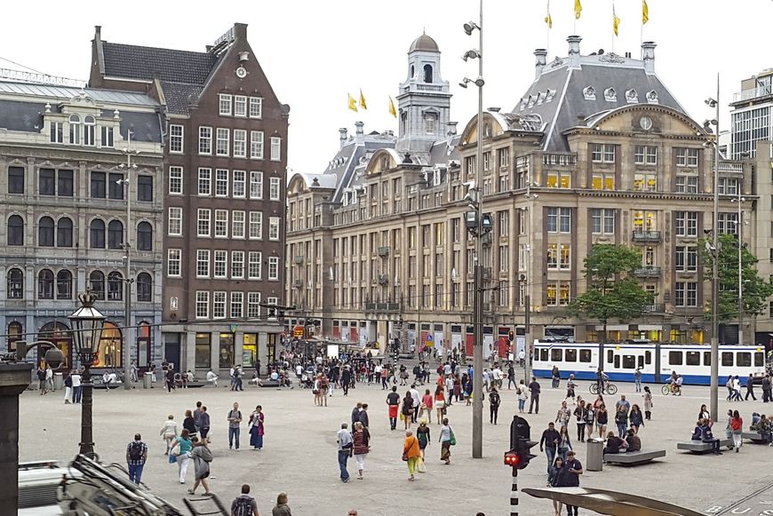 Lugar Dam Square