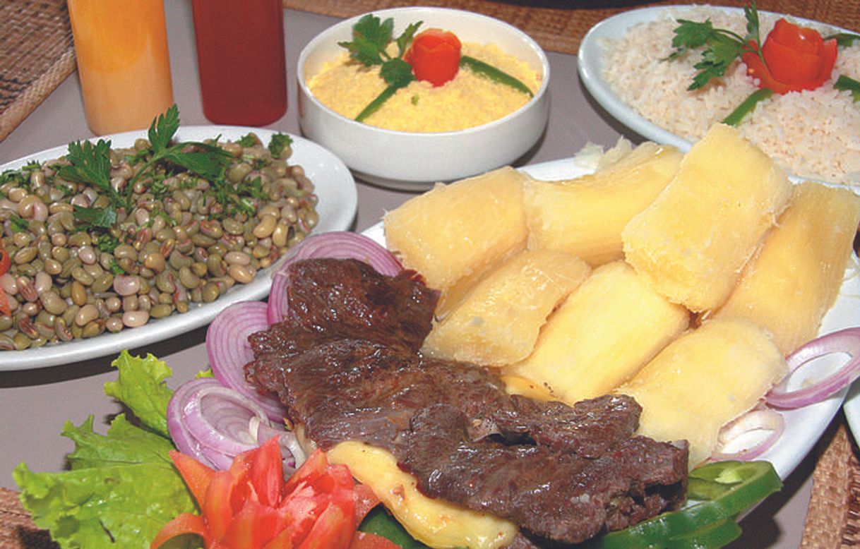 Restaurants Carne de sol, macaxeira e feijão verde, comida típica 