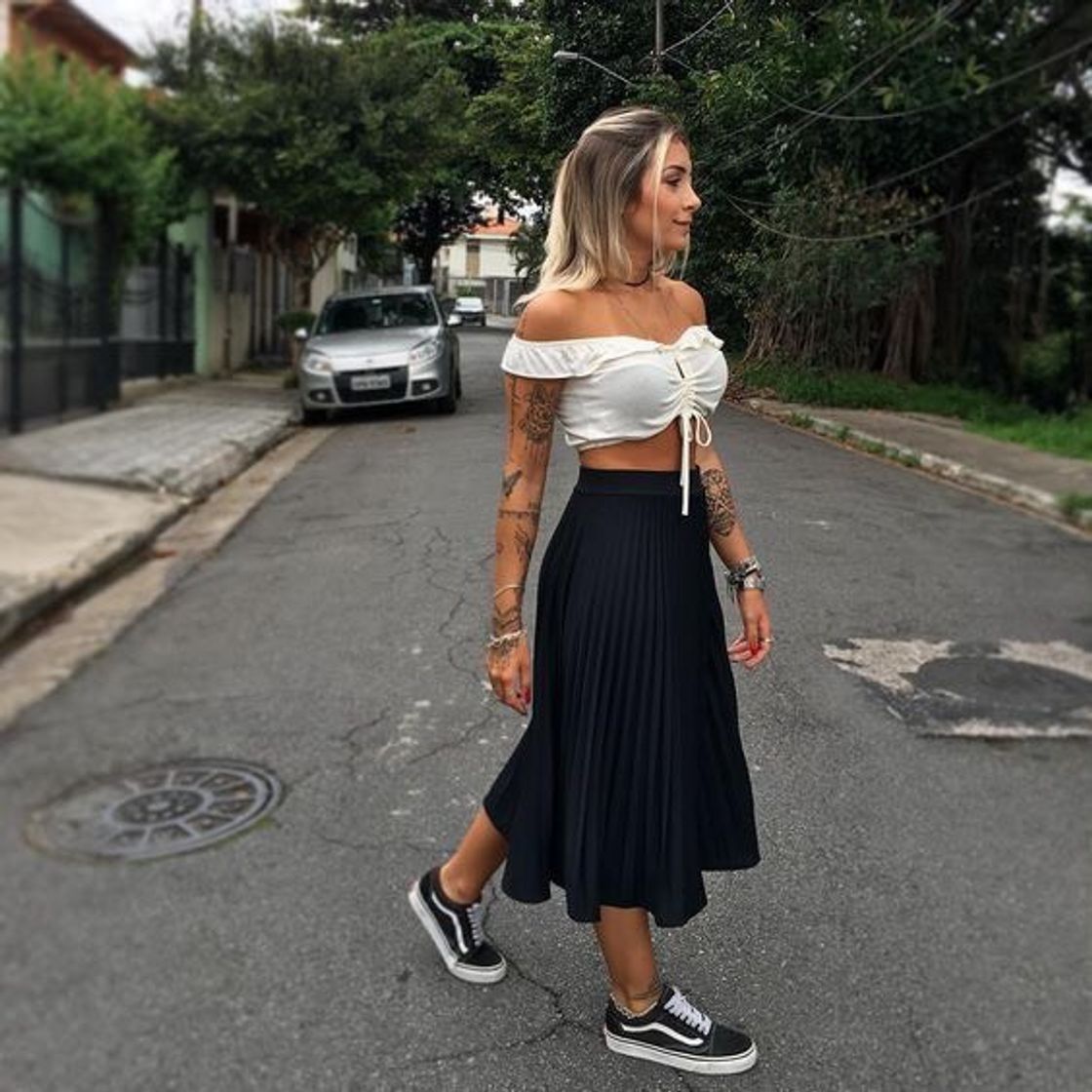 Moda Looks com saia mídi na balada 