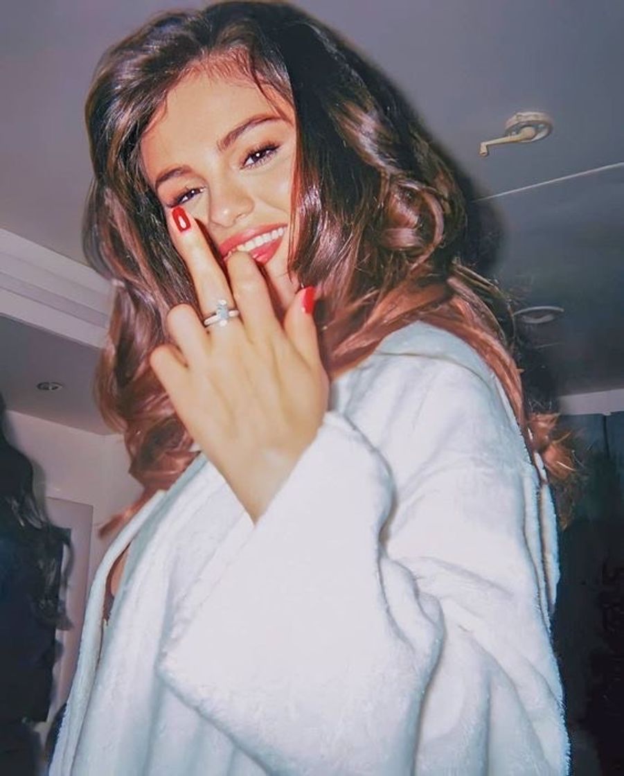 Fashion SELENA GOMEZ 💍