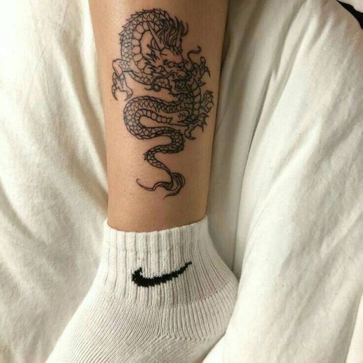 Tatuagem de dragão.