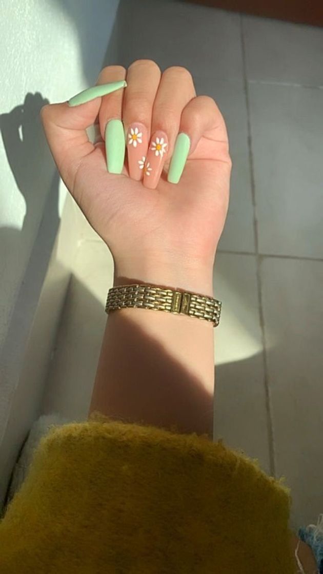 Moda Unhas verde com detalhes 🌱