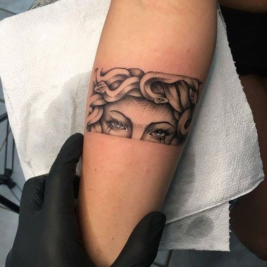 Tatuagem feminina 