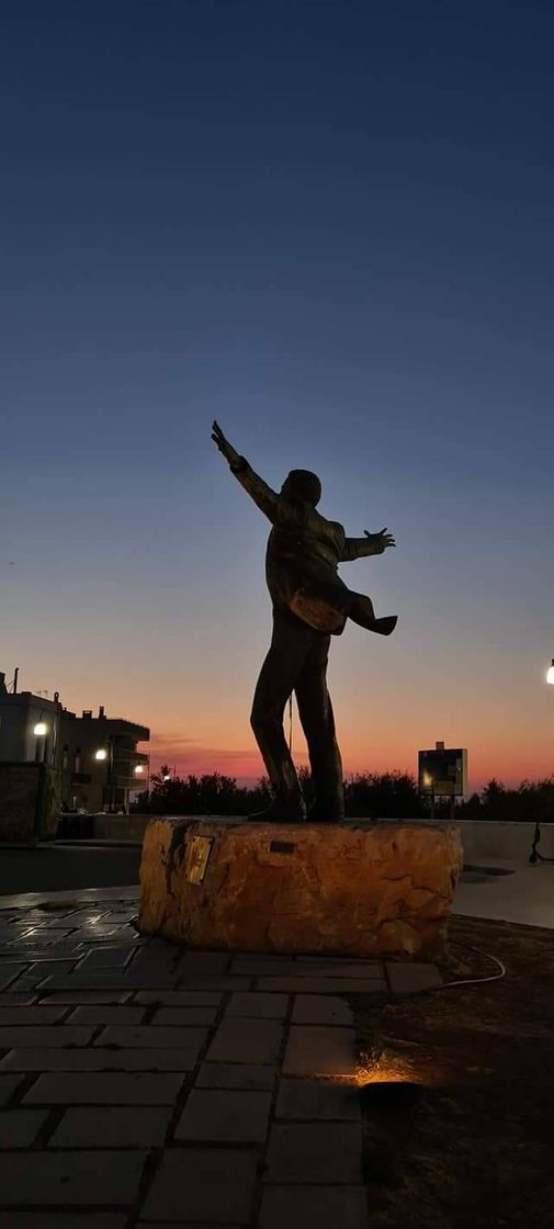 Lugar Monumento a Domenico Modugno