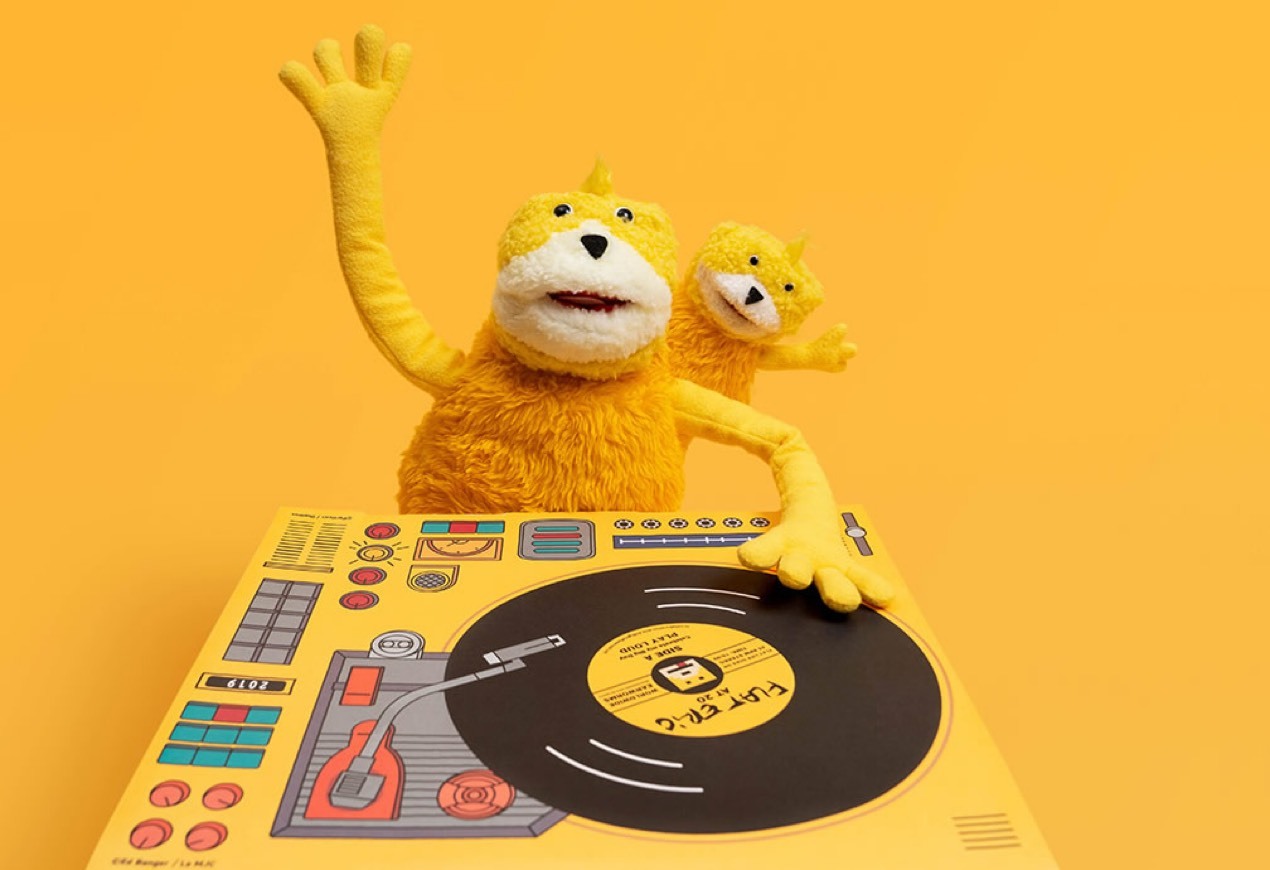 Moda Mr Oizo "Flat beat" official video directed by Quentin Dupieux with ...