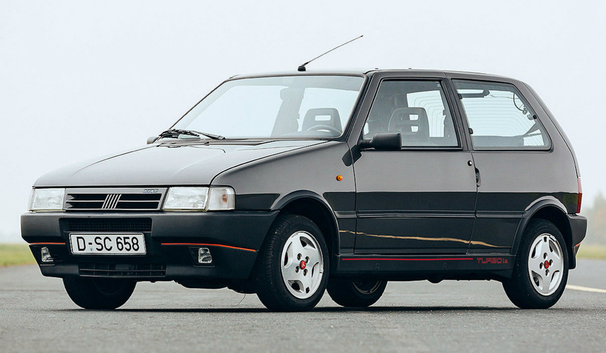 Fashion Fiat Uno Turbo i.e., o pequeno diabo com rodas 