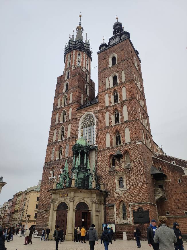 Place Basílica de Santa María