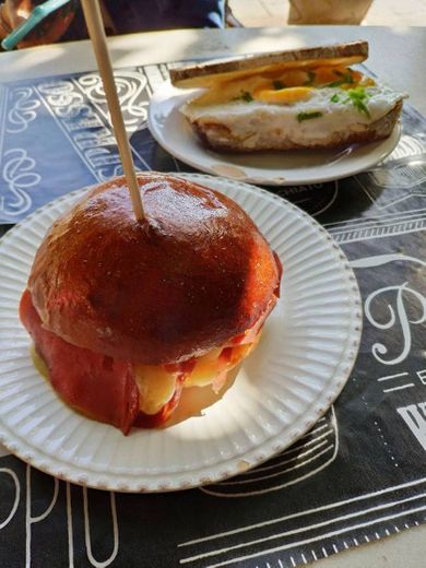 Santo Pão Pães Artesanais e Café