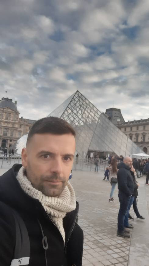 Place Museo del Louvre