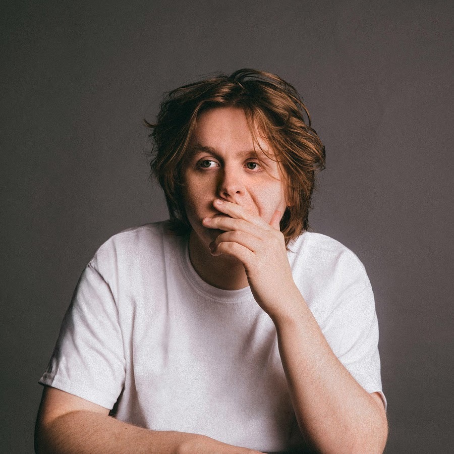 Moda Lewis Capaldi - YouTube