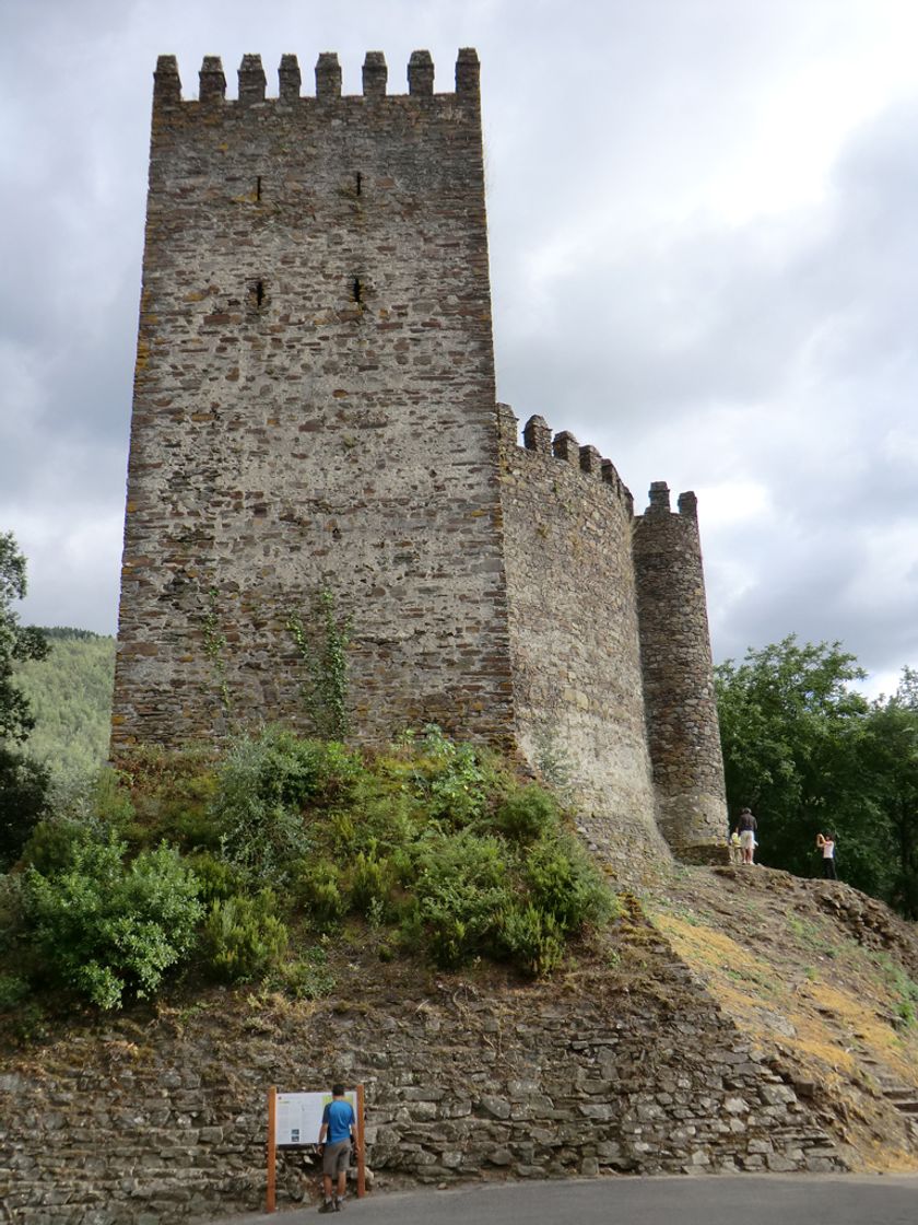 Place Castle of Lousa