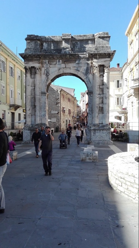 Lugar Arch of the Sergii