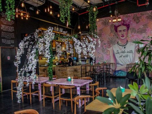 Frida Food & Lounge